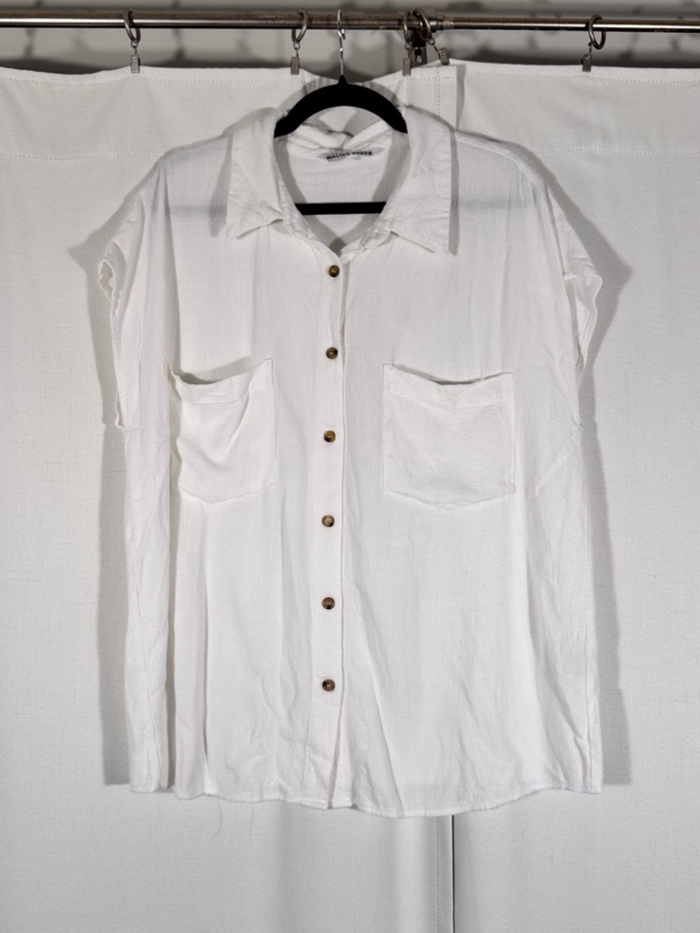 Walter Baker White Sleeveless Button Down Blouse